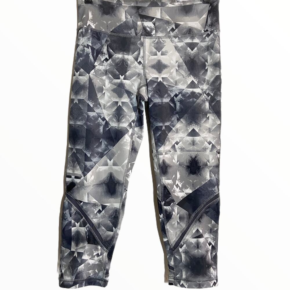 Zella Leggings Capri Croppe Mesh Pocket Geometric Fractal Gray White Small